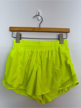 Lululemon Hotty Hot Short II *Long 4" Highlight Yellow Size 6